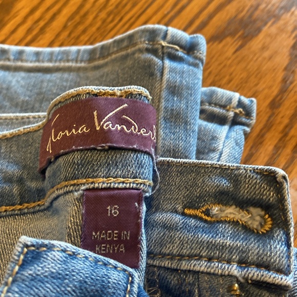Gloria Vanderbilt Amanda jeans both 16p new w/o tags one is a little darker - Picture 3 of 4